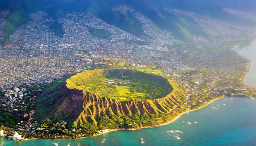 travel to Diamond Head from Waikiki